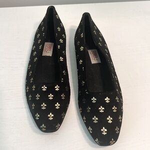 Vintage Terra Made in Spain Fleur-de -lis print flat